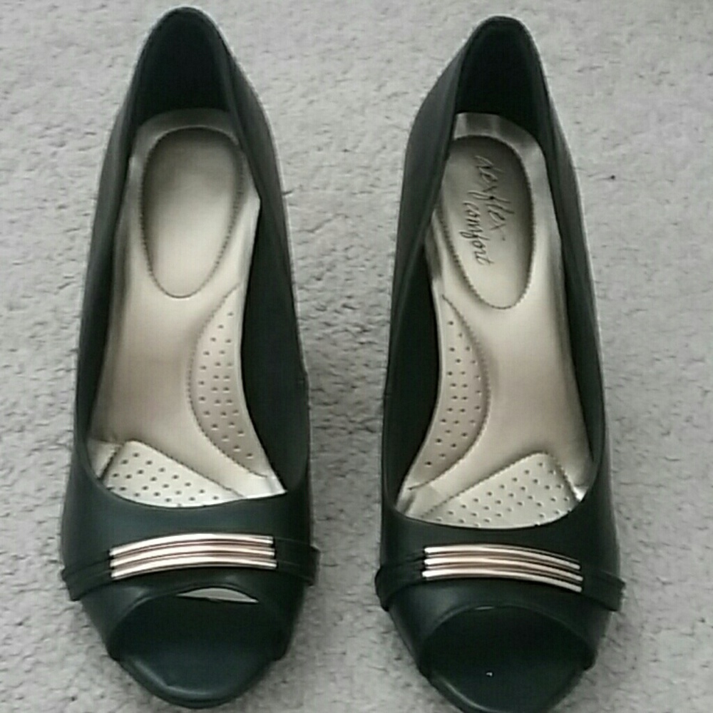 Black heels adorned with gold